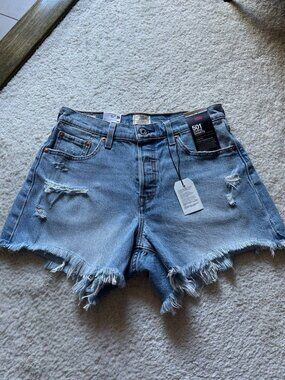 NWT Levi's Premium 501 Curve Distressed Women’s Shorts Size 29